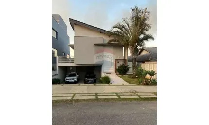 Casa de Condomínio para alugar em Aruã de 280.00m² com 3 Quartos e 3 Suites