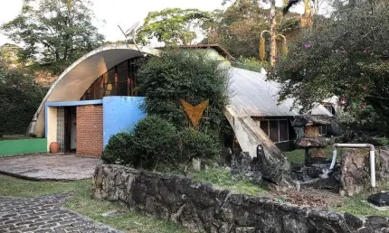 Casa para venda e aluguel em Jardim Colibri de 253.29m² com 4 Quartos, 2 Suites e 4 Garagens
