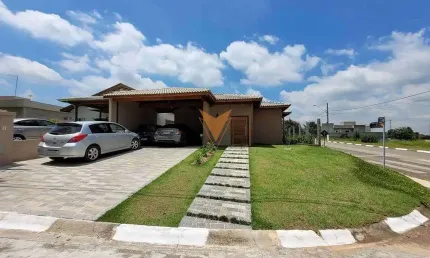 Casa para venda e aluguel em Centro de 181.65m² com 3 Quartos, 1 Suite e 4 Garagens