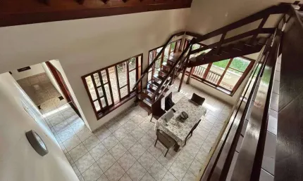 Casa para alugar em Jardim Recanto do Valle de 200.00m² com 2 Quartos, 4 Suites e 2 Garagens