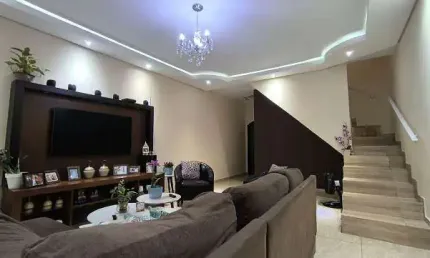 Casa para venda em Vila Urupês de 231.00m² com 3 Quartos, 1 Suite e 2 Garagens