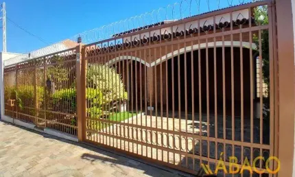 Sobrado para venda em Vila Faria de 354.00m² com 4 Quartos, 1 Suite e 4 Garagens