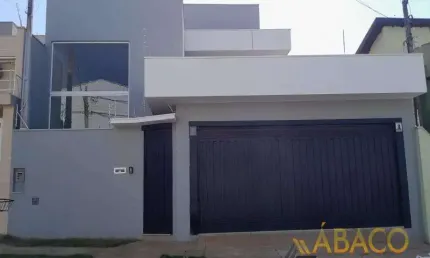 Sobrado para venda em Planalto Paraíso de 216.00m² com 3 Quartos, 1 Suite e 4 Garagens