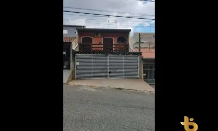 Sobrado para venda em Jardim São Guilherme de 130.00m² com 3 Quartos, 1 Suite e 2 Garagens