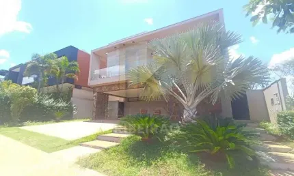 Casa para alugar em Residencial E Empresarial Alphaville de 480.00m² com 3 Quartos, 3 Suites e 4 Garagens