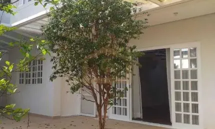 Casa para venda em Vila Santo Antônio de 267.00m² com 4 Quartos, 4 Suites e 4 Garagens