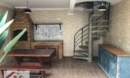 Sobrado para venda em Campestre de 250.00m² com 4 Quartos e 3 Suites