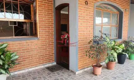 Casa para venda em Vila Santa Terezinha de 227.00m² com 4 Quartos, 1 Suite e 3 Garagens