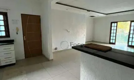 Casa para alugar em Portal Dos Gramados de 150.00m² com 2 Quartos, 1 Suite e 6 Garagens