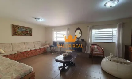 Casa para venda em Parque Do Colégio de 265.00m² com 4 Quartos e 5 Garagens