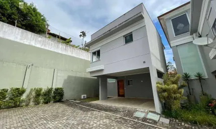 Casa de Condomínio para venda em Vila Oliveira de 232.00m² com 3 Quartos, 3 Suites e 2 Garagens