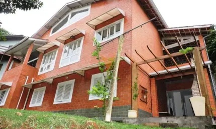 Casa para venda em Jardim Indaiá de 205.00m² com 4 Quartos, 1 Suite e 4 Garagens