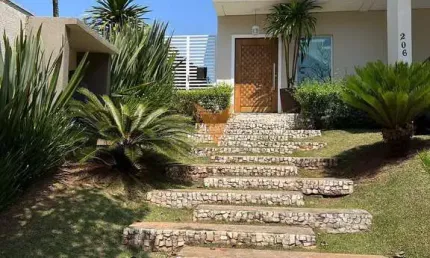 Casa para venda e aluguel em Chácaras São Carlos de 318.00m² com 4 Quartos, 4 Suites e 3 Garagens