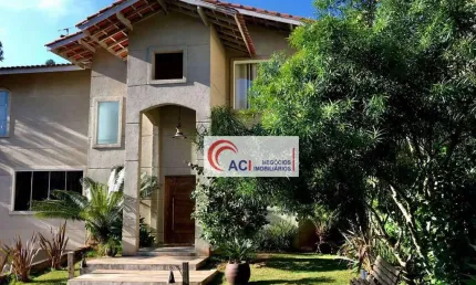 Casa de Condomínio para venda e aluguel em Granja Viana de 335.00m² com 5 Quartos, 3 Suites e 4 Garagens