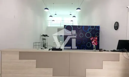 Sala Comercial para venda e aluguel em Centro de 160.00m² com 2 Garagens