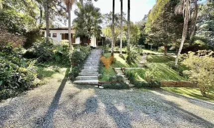Casa para venda e aluguel em Algarve de 473.35m² com 3 Quartos, 1 Suite e 8 Garagens