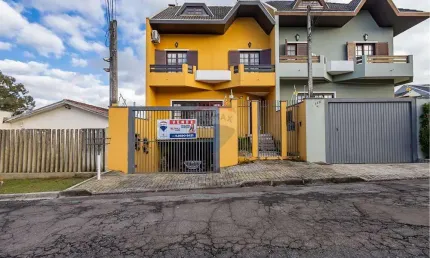 Sobrado para venda em Boa Vista de 195.00m² com 4 Quartos, 1 Suite e 2 Garagens