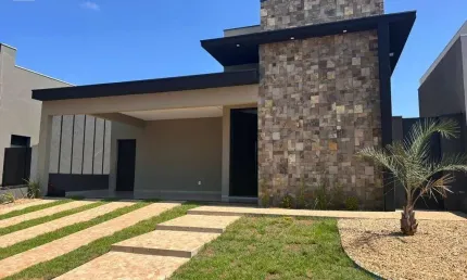 Casa de Condomínio para venda em Residencial Jatobá de 160.00m² com 3 Quartos, 3 Suites e 4 Garagens