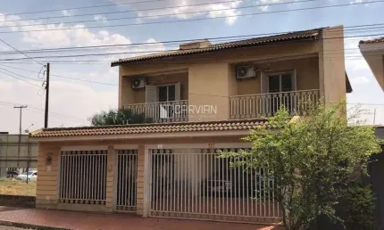 Casa para venda em Jardim Califórnia de 335.00m² com 4 Quartos, 1 Suite e 4 Garagens