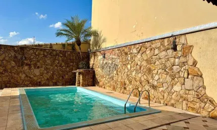 Casa para venda em Parque Residencial Lagoinha de 220.00m² com 4 Quartos, 2 Suites e 4 Garagens