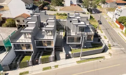 Sobrado para venda em Pilarzinho de 141.00m² com 3 Quartos, 1 Suite e 2 Garagens