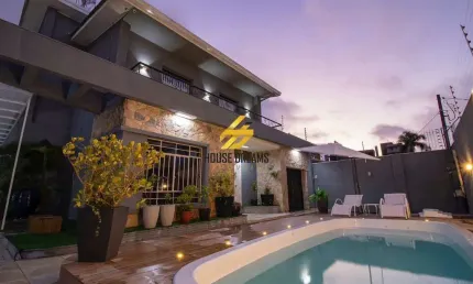 Casa para alugar em Cristo Rei de 462.00m² com 7 Quartos, 4 Suites e 7 Garagens