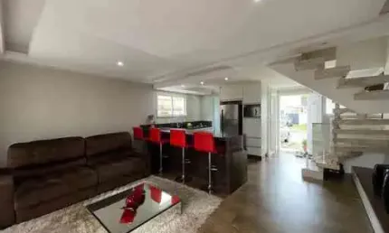 Sobrado para venda em Jardim Colibri de 91.00m² com 3 Quartos, 1 Suite e 2 Garagens