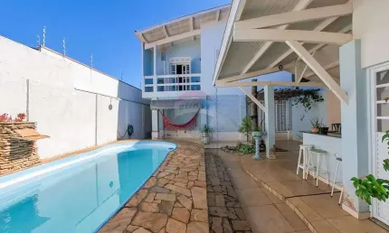 Casa para venda em Vila Queiroz de 211.50m² com 3 Quartos, 1 Suite e 2 Garagens