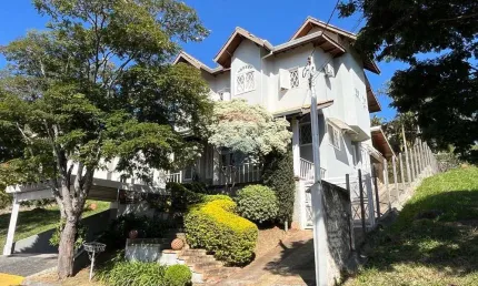 Casa de Condomínio para venda em Condomínio Residencial Santa Helena de 373.89m² com 4 Quartos, 3 Suites e 2 Garagens