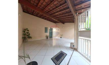 Casa para venda em Cidade Jardim de 129.80m² com 2 Quartos e 2 Garagens