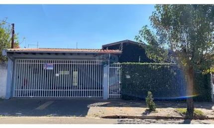 Casa para venda em Vila Queiroz de 249.02m² com 3 Quartos, 1 Suite e 3 Garagens