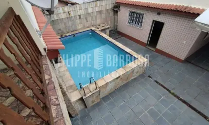 Casa para venda em Vista Alegre de 360.00m² com 3 Quartos, 3 Suites e 6 Garagens