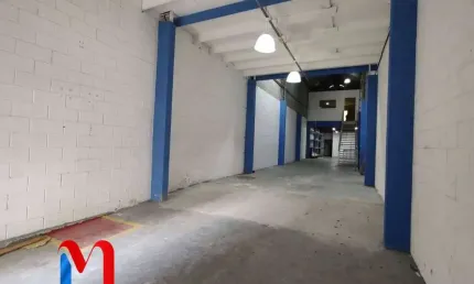 Galpão / Depósito / Armazém para alugar em Rudge Ramos de 390.00m²