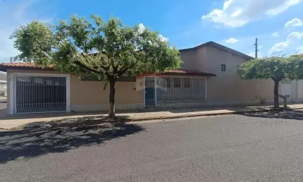 Casa para venda em Vila Alta de 260.00m² com 3 Quartos, 1 Suite e 3 Garagens