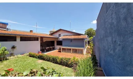 Casa para venda em Centro de 252.00m² com 5 Quartos, 2 Suites e 5 Garagens