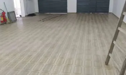 Galpão / Depósito / Armazém para alugar em Centro de 200.00m² com 6 Garagens