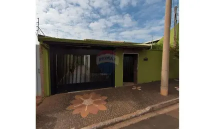 Casa para venda em Jardim Ariana de 220.00m² com 3 Quartos, 1 Suite e 2 Garagens