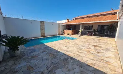 Casa para venda em Jardim São Mateus de 136.00m² com 2 Quartos, 1 Suite e 4 Garagens