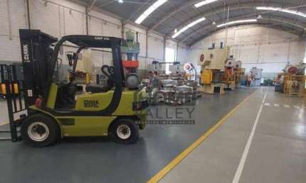Prédio Comercial para venda e aluguel em Macuco de 1978.00m² com 10 Garagens