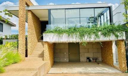 Casa para venda em Alphaville Nova Esplanada 3 de 260.00m² com 3 Quartos, 3 Suites e 4 Garagens