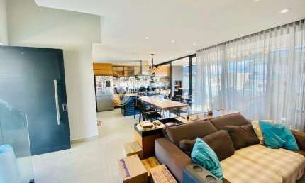 Casa para venda em Alphaville Nova Esplanada 3 de 210.00m² com 3 Quartos, 3 Suites e 4 Garagens