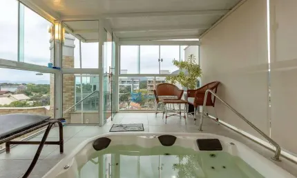 Apartamento para venda em Mariscal de 240.00m² com 4 Quartos, 2 Suites e 2 Garagens
