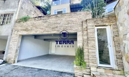Casa para venda em Badu de 280.00m² com 6 Quartos, 5 Suites e 3 Garagens