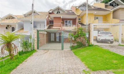 Sobrado para venda em Ahú de 170.00m² com 3 Quartos, 1 Suite e 3 Garagens