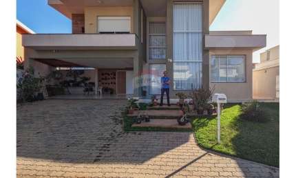 Casa para venda em Jardim Primavera de 316.00m² com 3 Quartos, 3 Suites e 4 Garagens