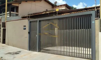 Casa para venda em Parque Residencial Lauriano Tebar de 250.00m² com 3 Quartos, 2 Suites e 2 Garagens