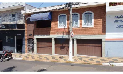 Casa para venda em Vila São João de 246.11m² com 3 Quartos, 1 Suite e 3 Garagens