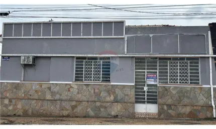 Casa para venda em Centro de 168.00m² com 2 Quartos e 2 Garagens