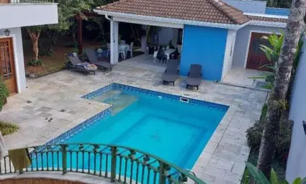 Casa de Condomínio para venda em Granja Viana de 379.00m² com 3 Quartos, 1 Suite e 7 Garagens