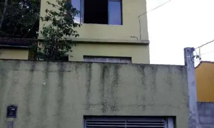 Sobrado para venda em Vila Milton de 200.00m² com 3 Quartos, 1 Suite e 1 Garagem
